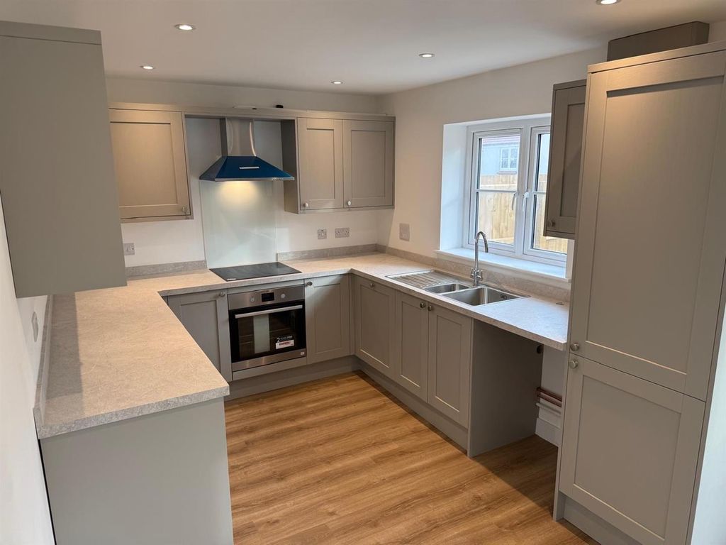 Property photo 2 of 12 Plot 373 Kitchen 1.Jpeg