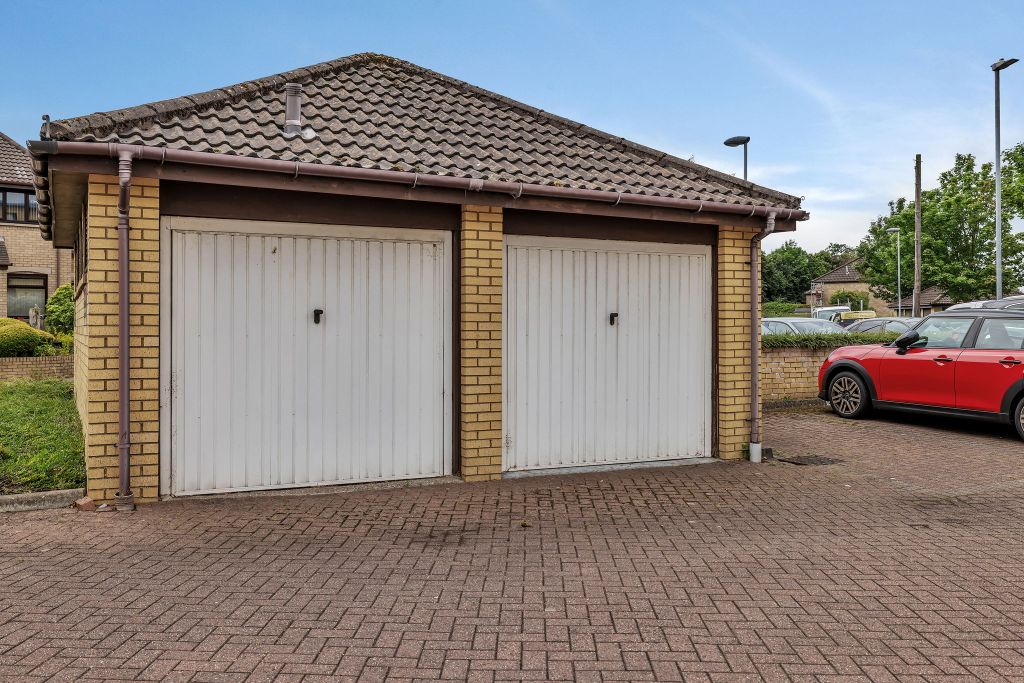 Property photo 1 of 6 3-Web-Or-Mls-90 Mavisbank Gardens Flat 2.1 Garage_
