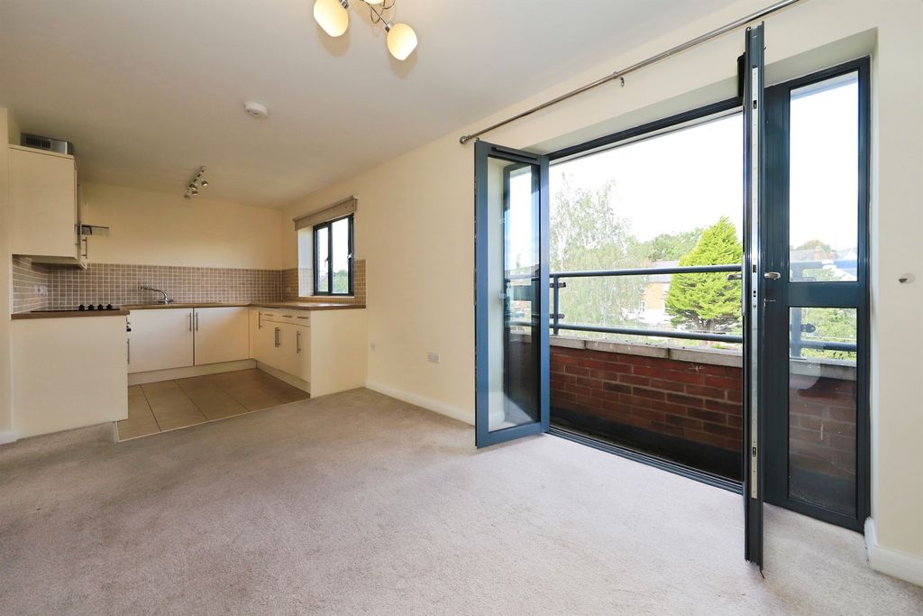 Property photo 2 of 14