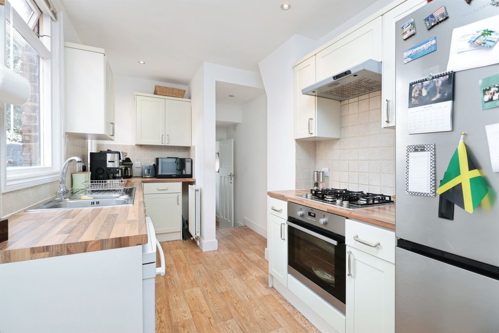 Property photo 2 of 18