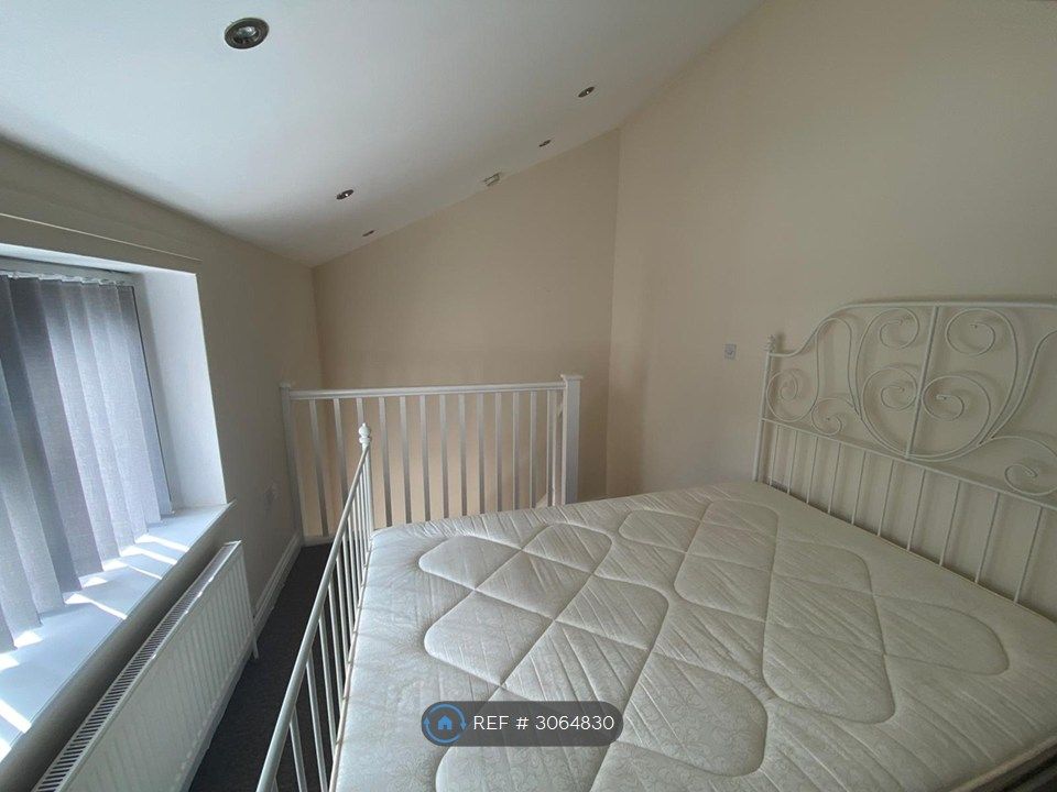 Property photo 3 of 6 Bedroom