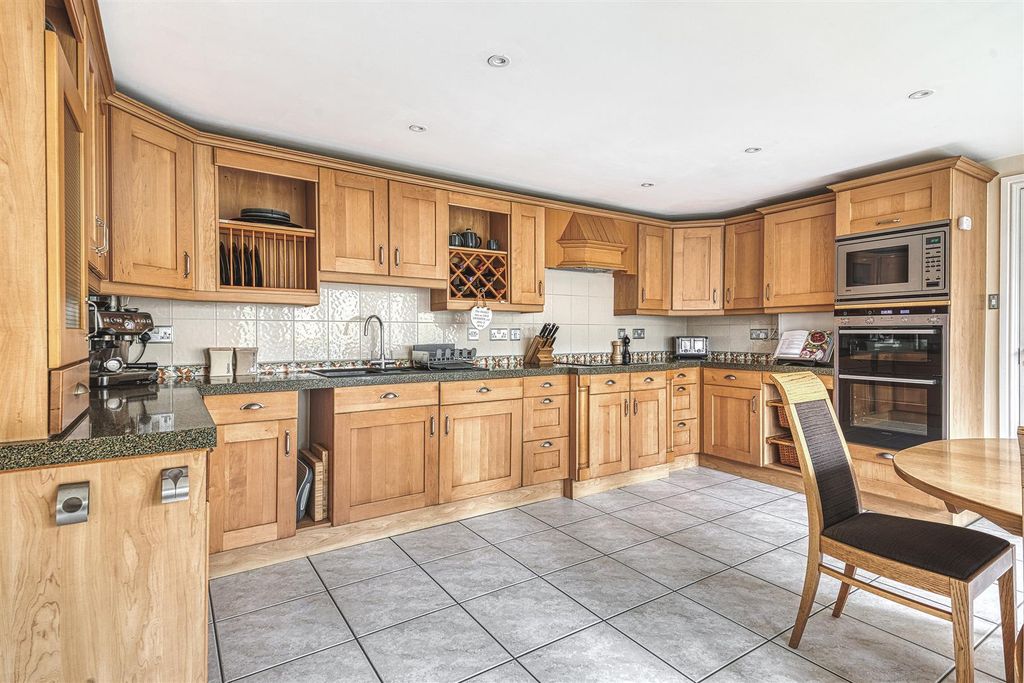 Property photo 3 of 31