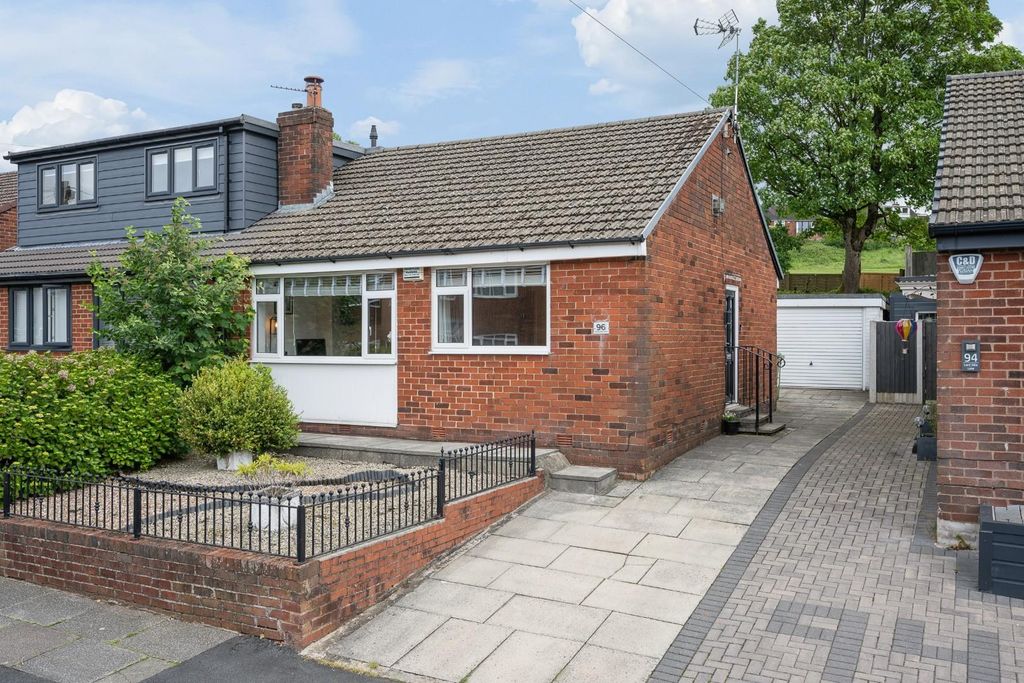 Property photo 1 of 22 96 Lords Stile Lane External-8.Jpg