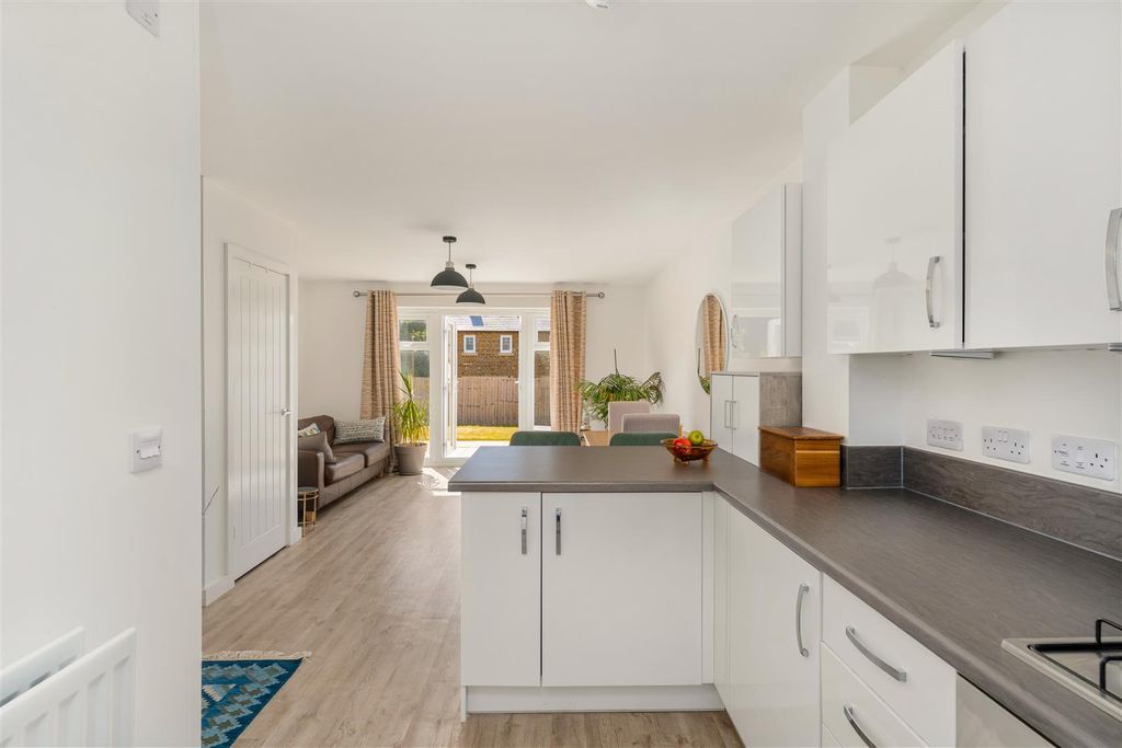 Property photo 3 of 19 6 Pippin Close, Bodicote-8.Jpg