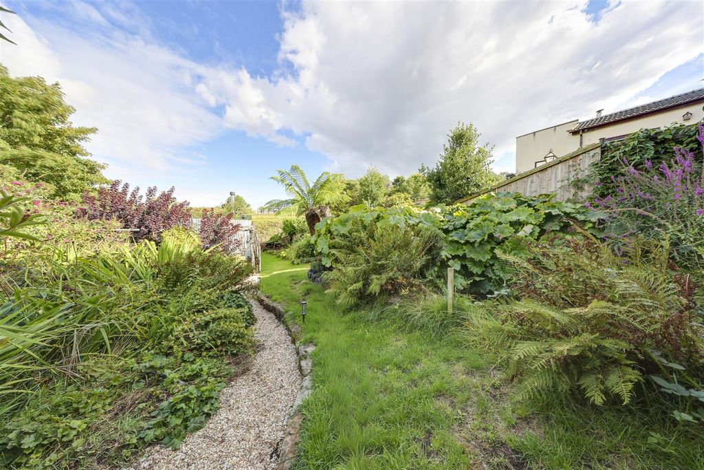 Property photo 2 of 45 Rear Garden