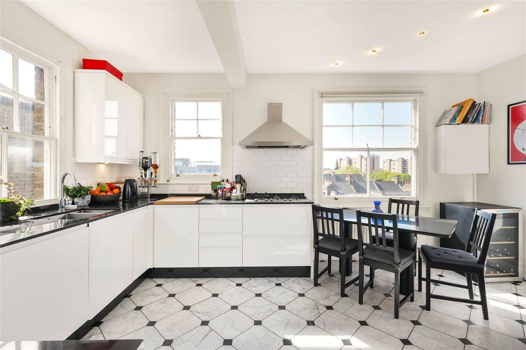 Property photo 2 of 11 Picture No. 02