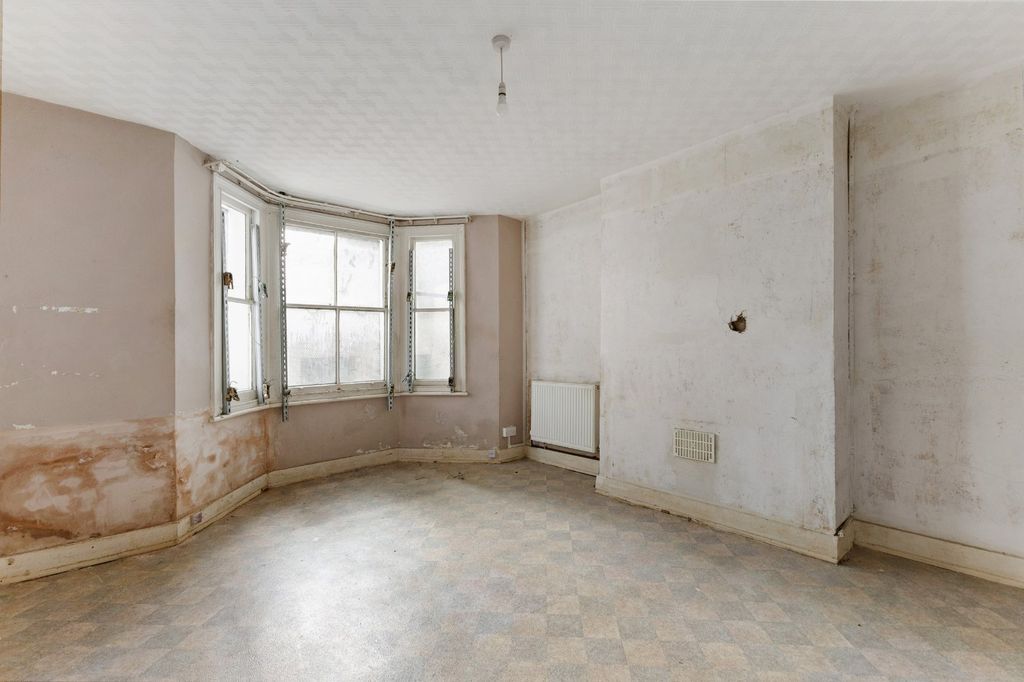 Property photo 2 of 18 Reception