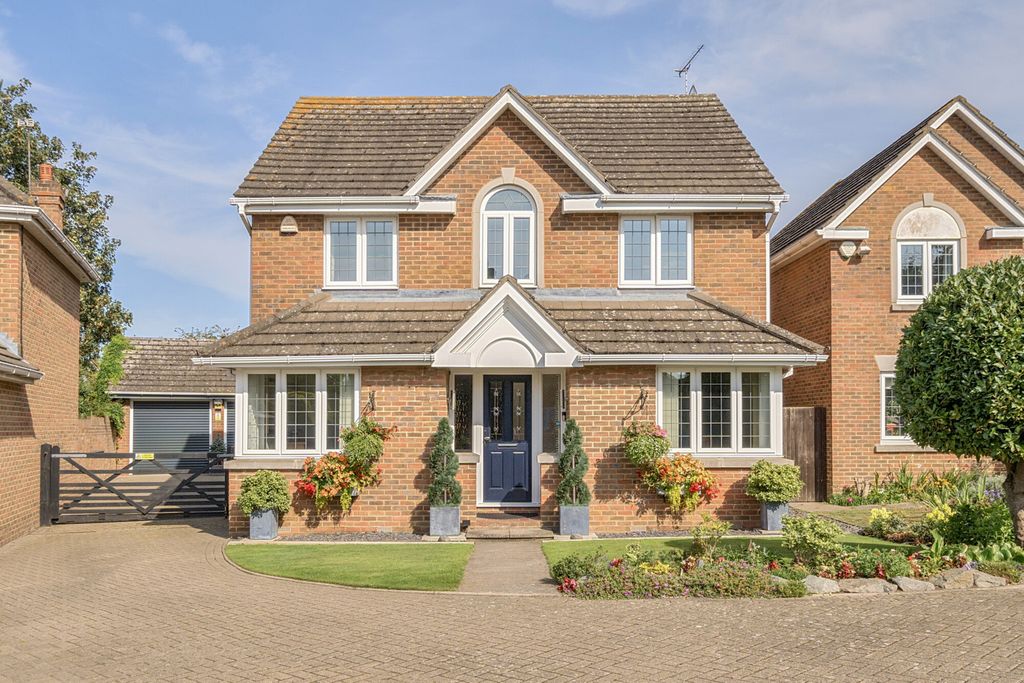 Property photo 1 of 18 External