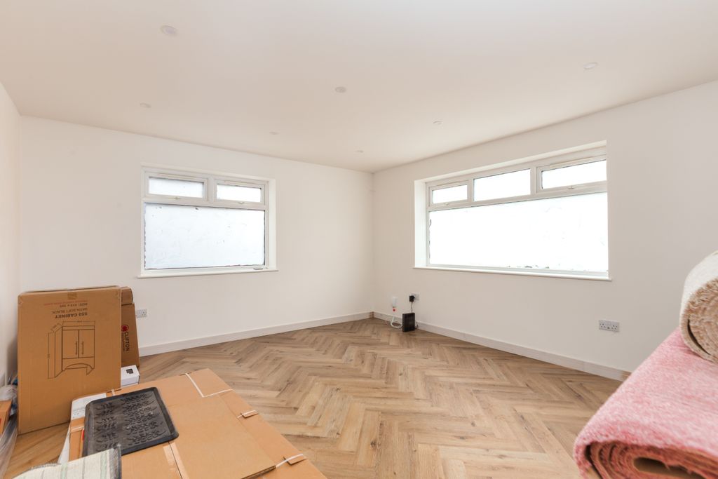 Property photo 2 of 21 Lounge