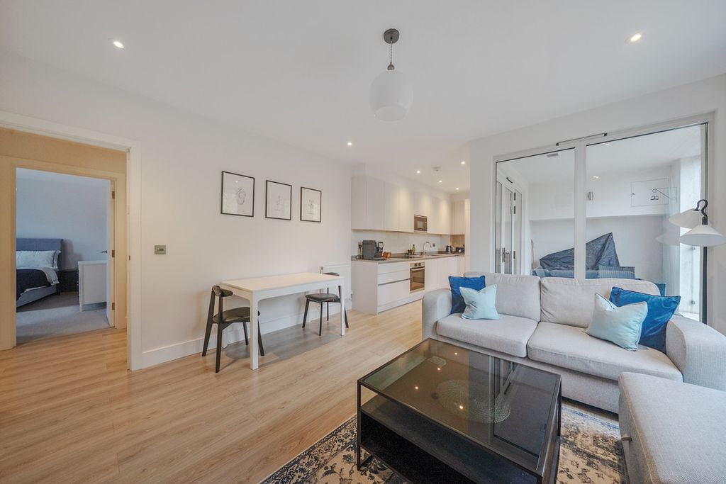 Property photo 2 of 11