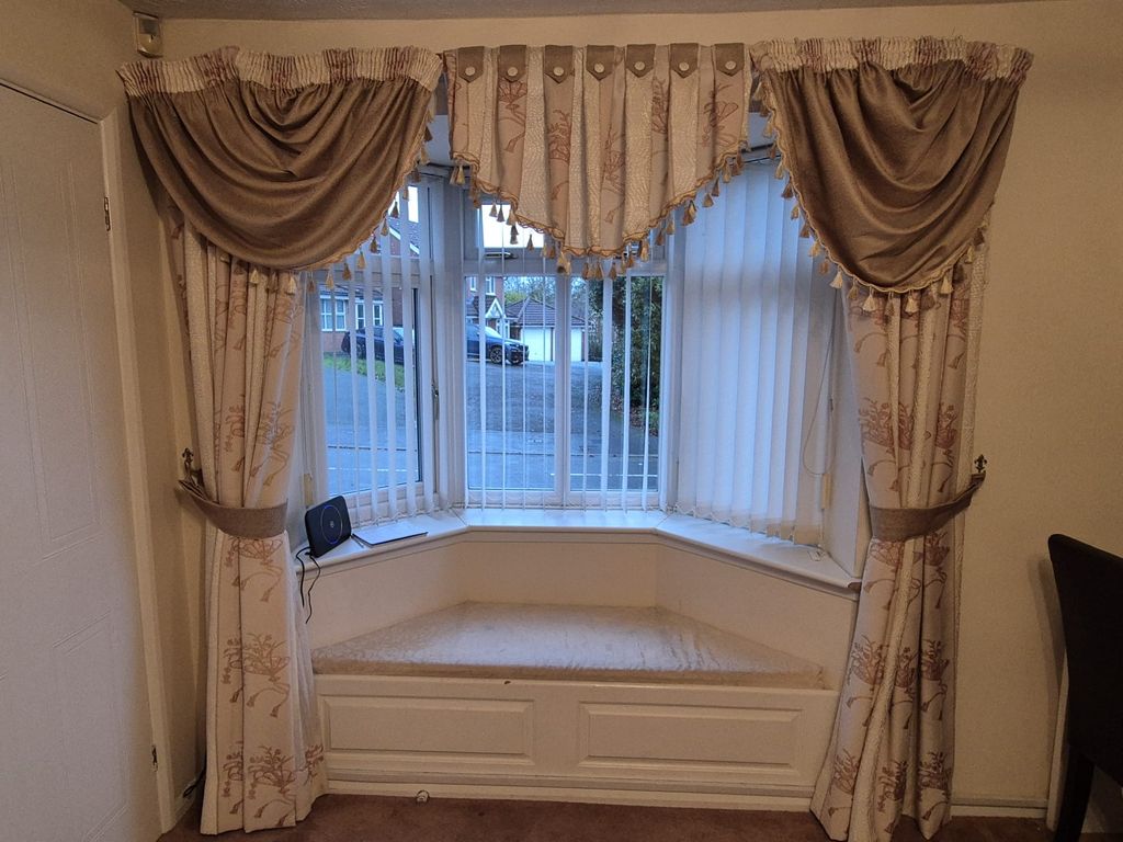 Property photo 3 of 10 Lounge