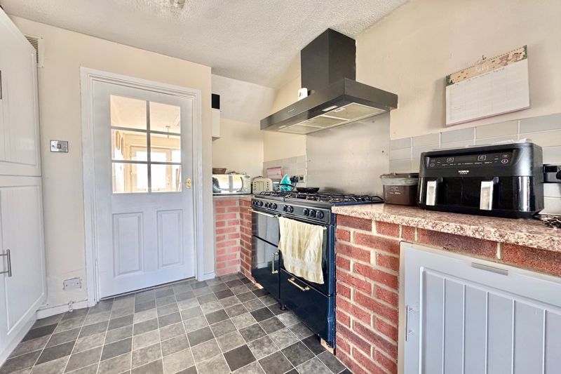 Property photo 3 of 18 Kitchen