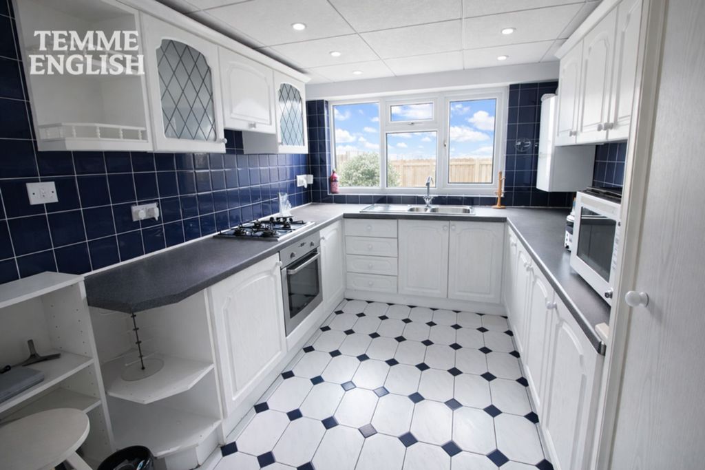 Property photo 2 of 21