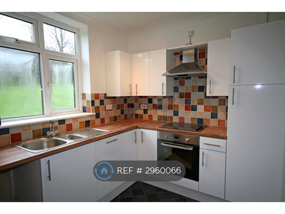 Property photo 2 of 8 Kitchen