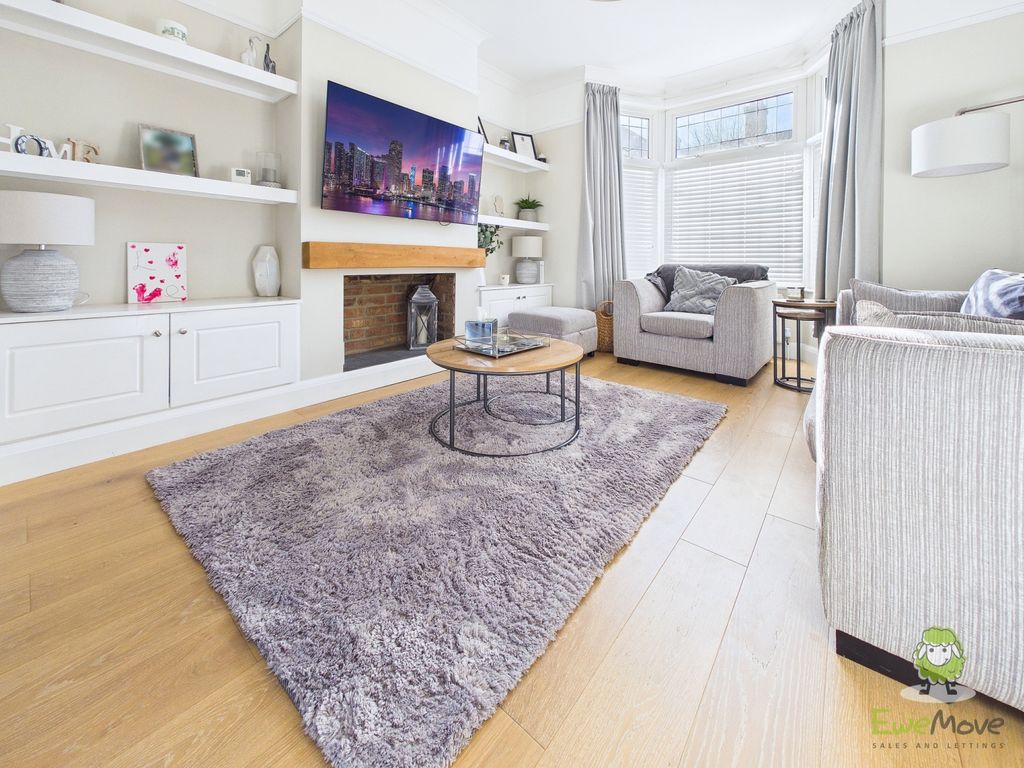 Property photo 3 of 23 Cam01543G0-Pr0175-Still011