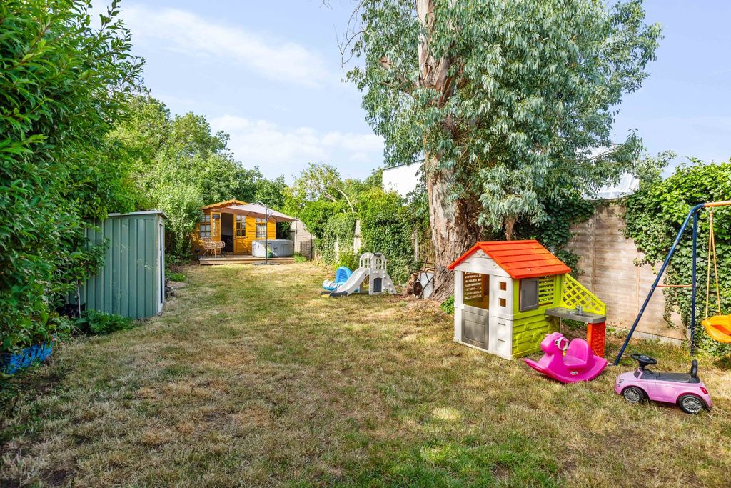 Property photo 3 of 16 4203436
