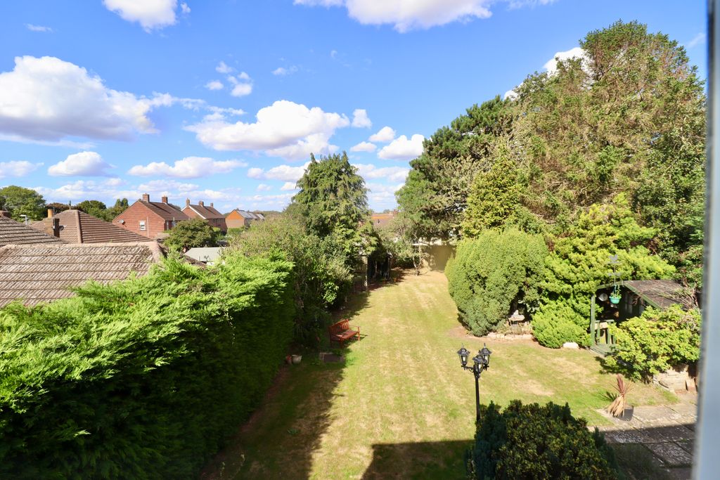 Property photo 2 of 23