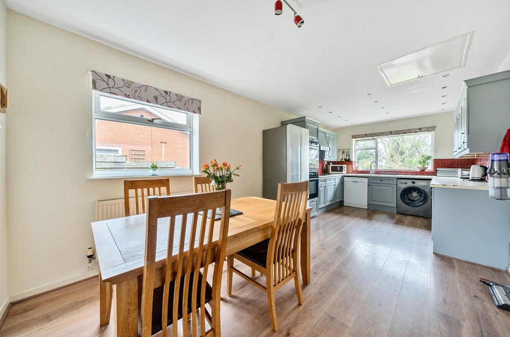 Property photo 3 of 26 1242915 (3)