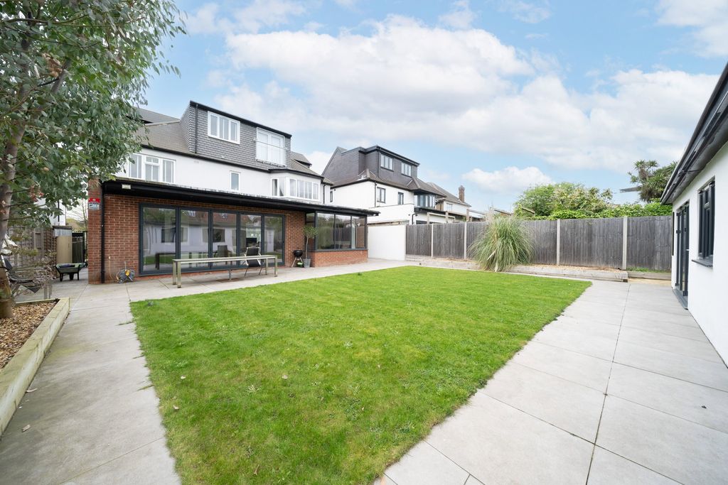 Property photo 3 of 18