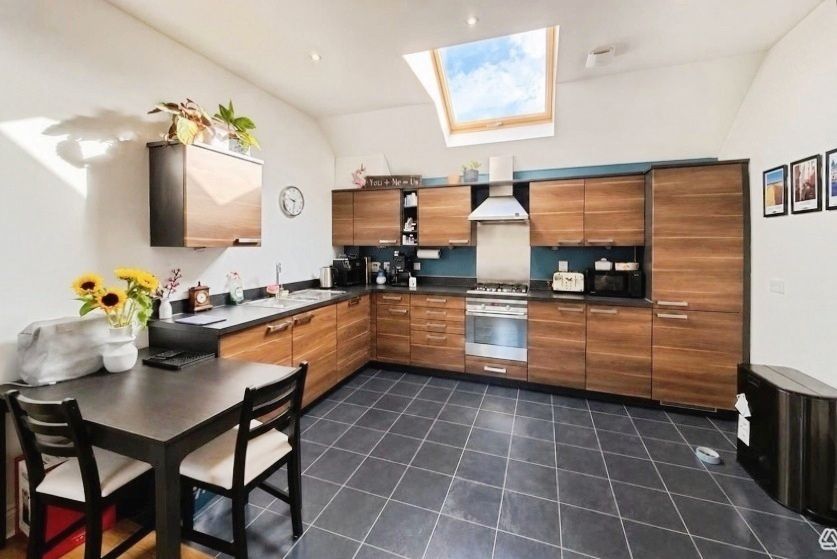 Property photo 3 of 8 Pbox-Img.Jpg