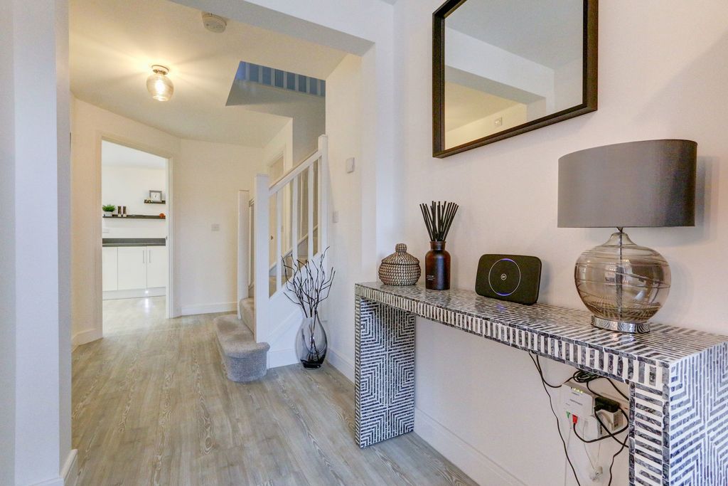 Property photo 2 of 22