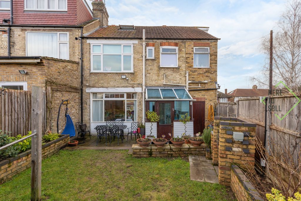 Property photo 2 of 21 Eton Avenue En4