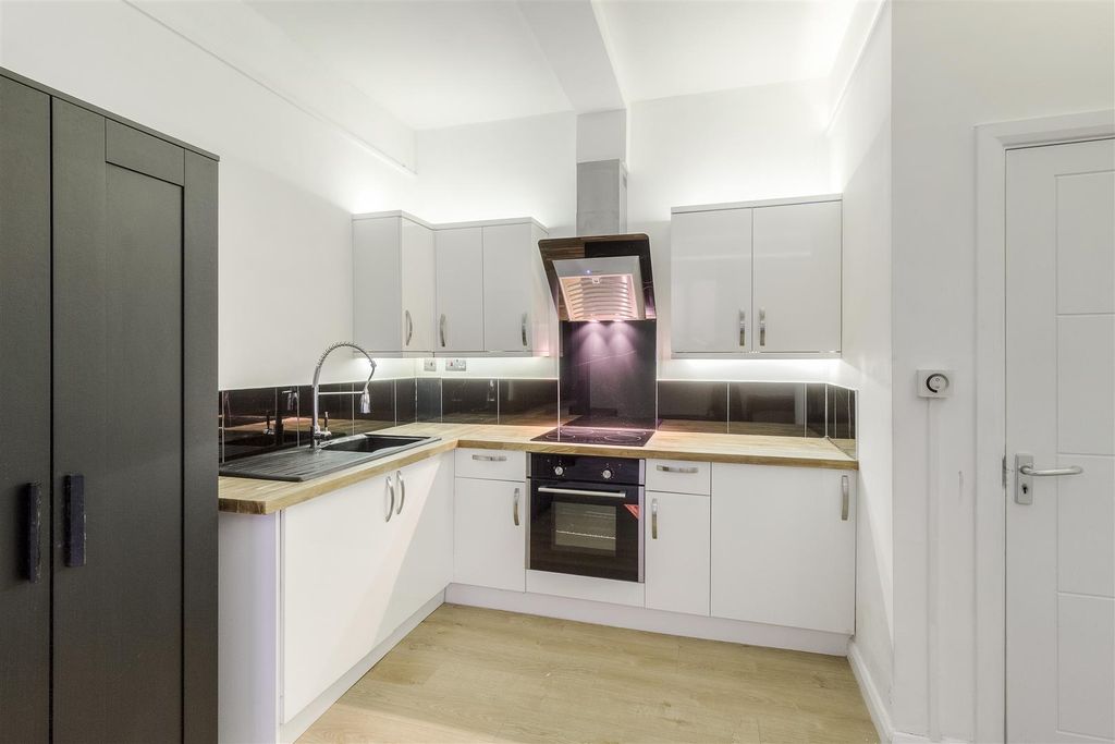 Property photo 2 of 8 Kitchen