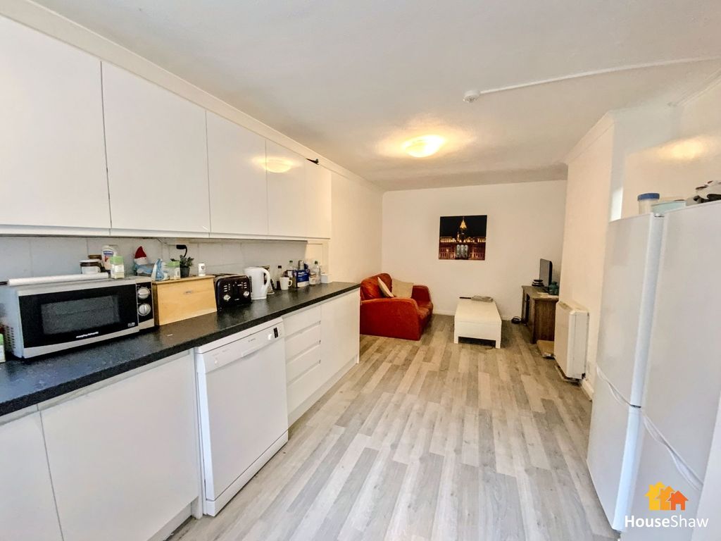 Property photo 2 of 7 Kitchen/Living Room