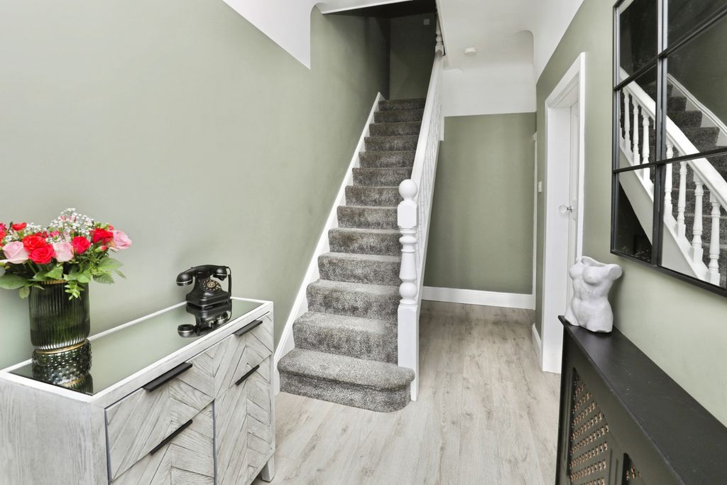 Property photo 2 of 15 Hall