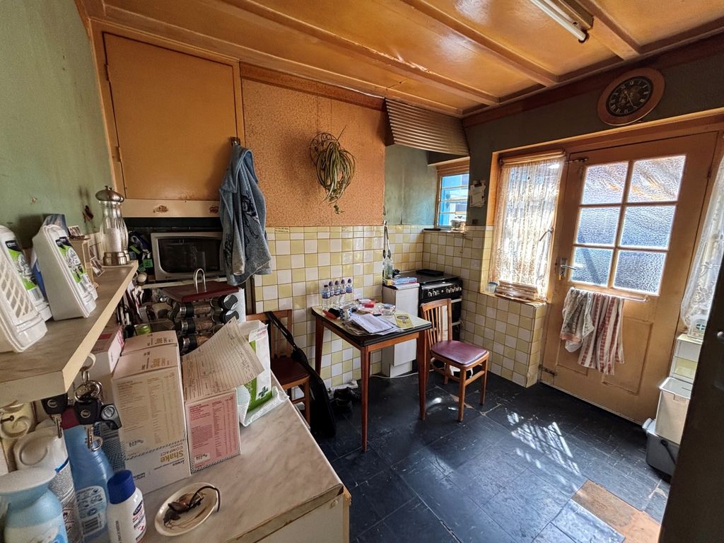 Property photo 3 of 5 Kitchen