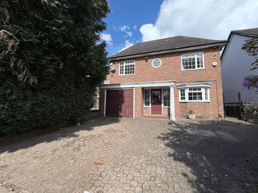 Property photo 2 of 17 Detached House