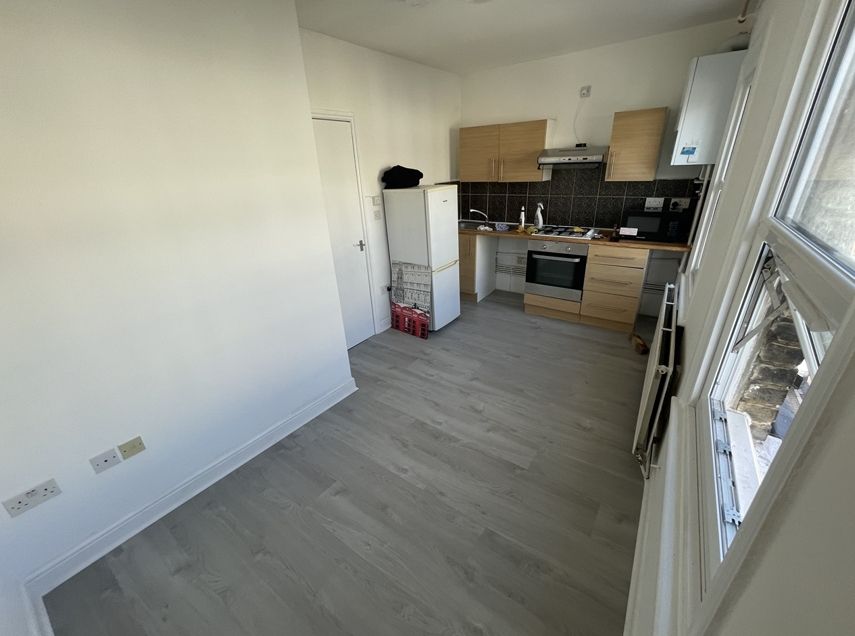 Property photo 2 of 9 Photo 6