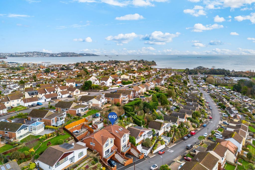 Property photo 1 of 42