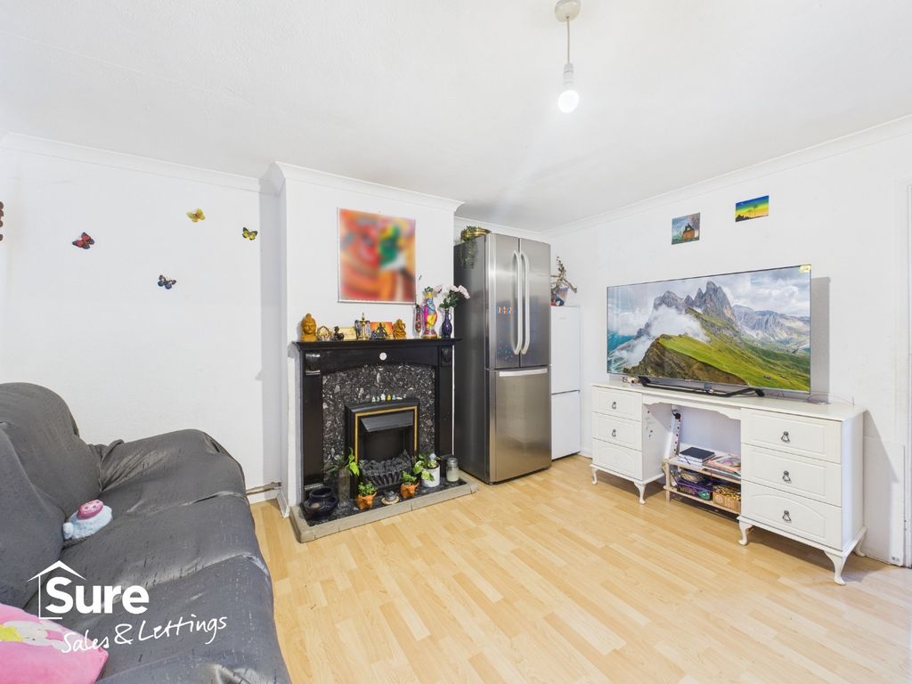 Property photo 3 of 13 4763512