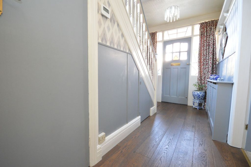 Property photo 2 of 39