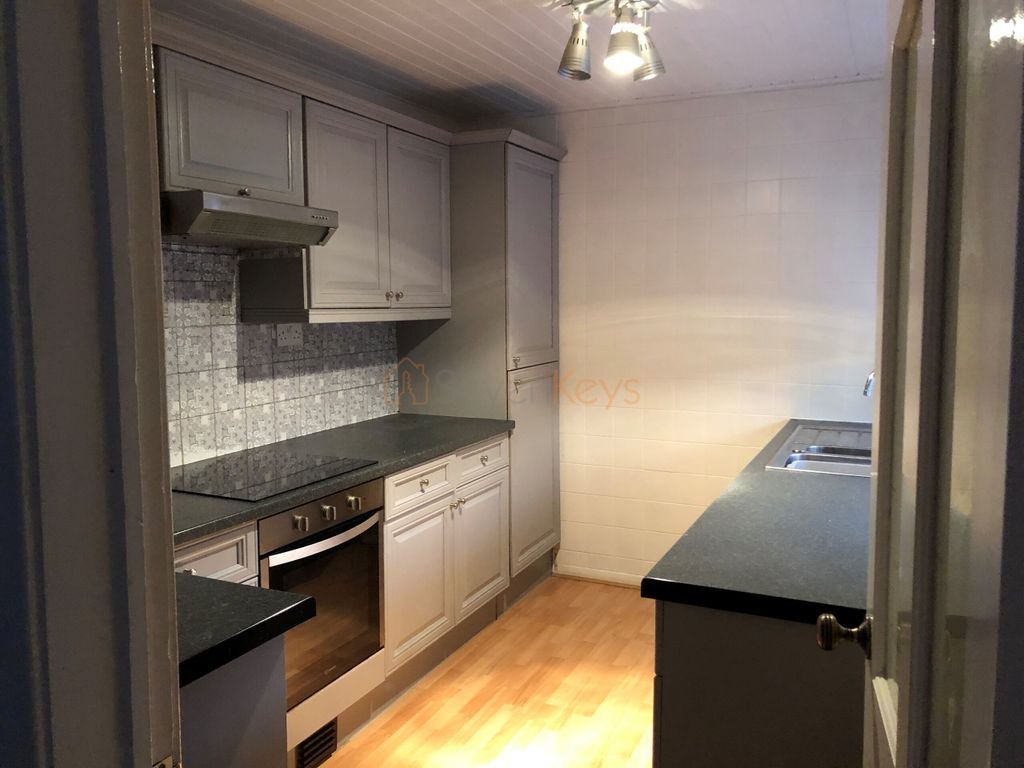 Property photo 3 of 9 Kitchen