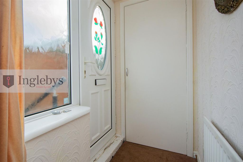 Property photo 2 of 27