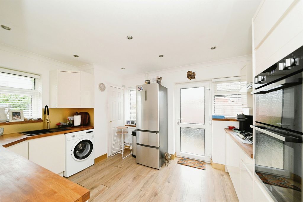 Property photo 3 of 22