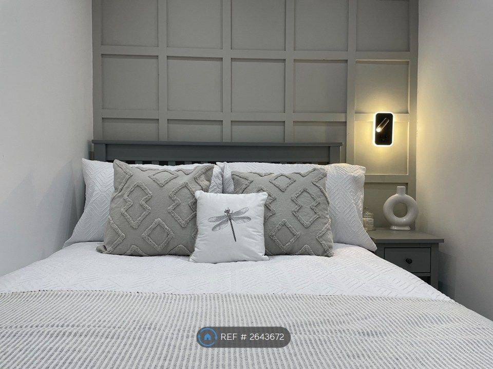 Property photo 3 of 7 Room 2