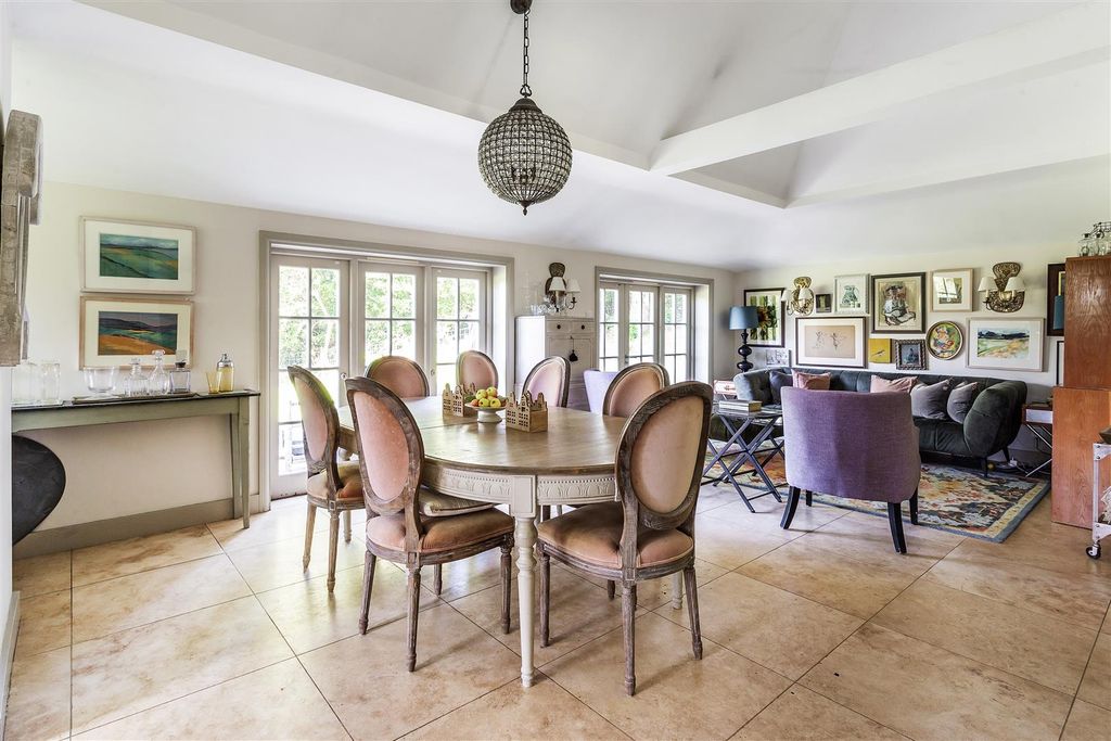 Property photo 2 of 33 House. Partnership