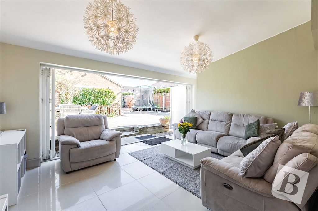 Property photo 2 of 22 Living Room