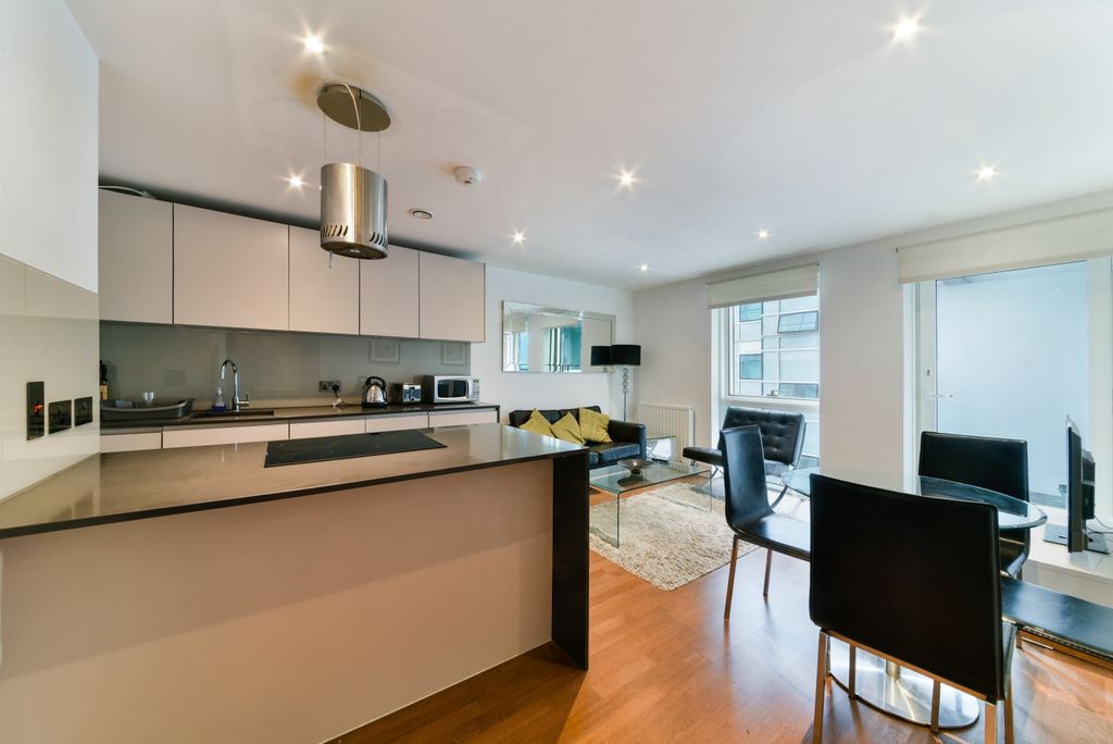 Property photo 3 of 7 Kitchen