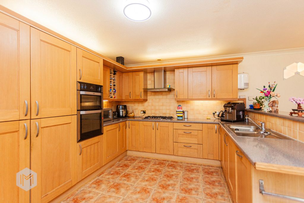 Property photo 2 of 39 Picture No. 21