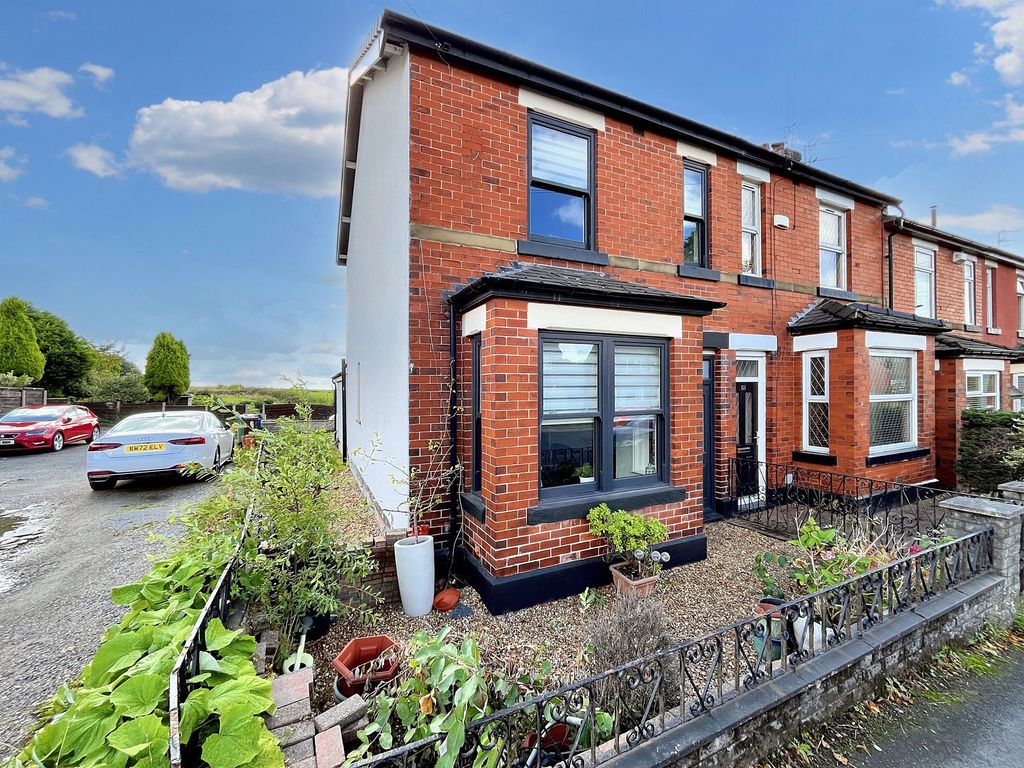 Property photo 1 of 32