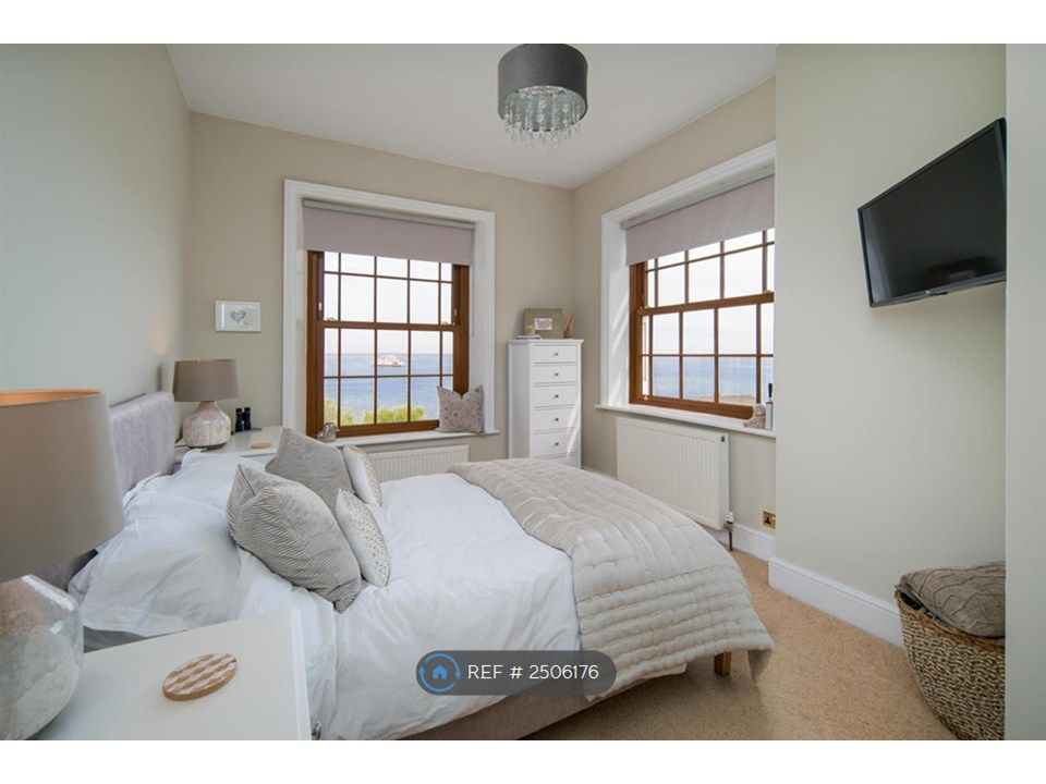 Property photo 2 of 9 Bedroom With Ensuite Shower Room