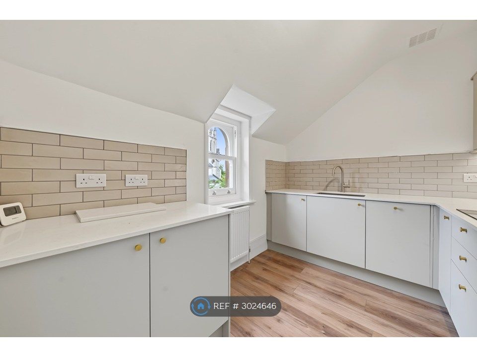 Property photo 1 of 11 Kitchen