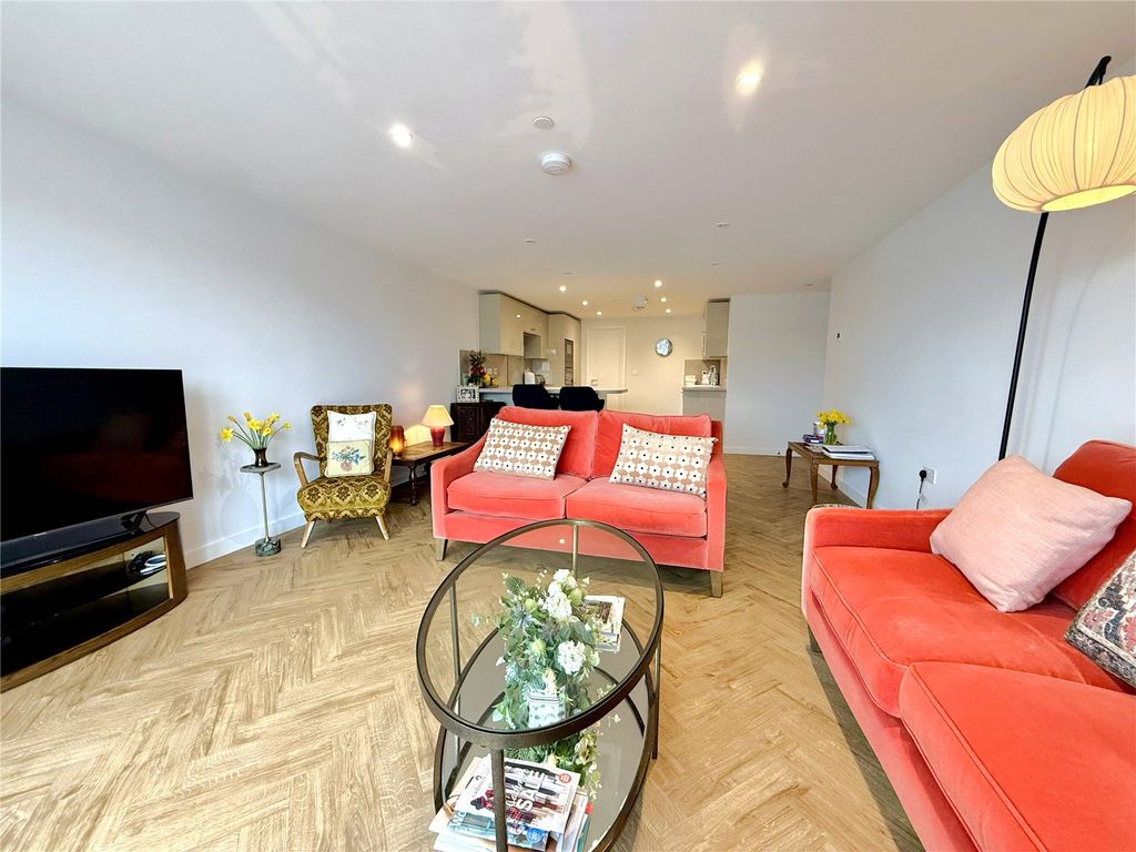 Property photo 2 of 19 Picture No. 28