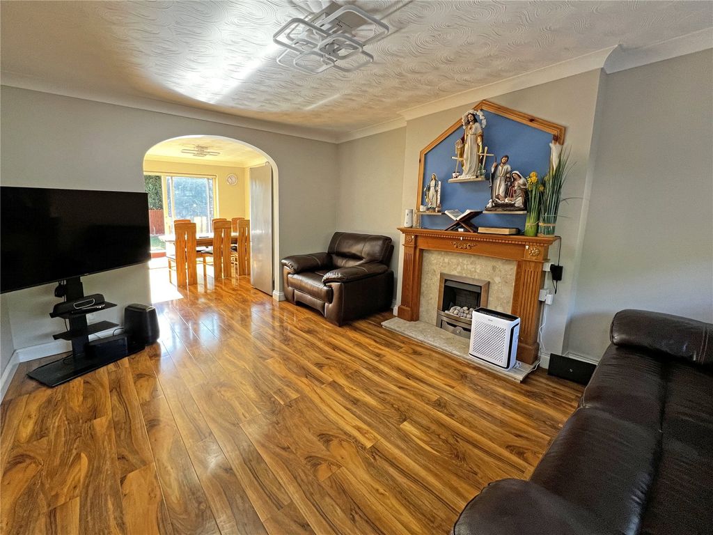 Property photo 2 of 16 Picture No. 12