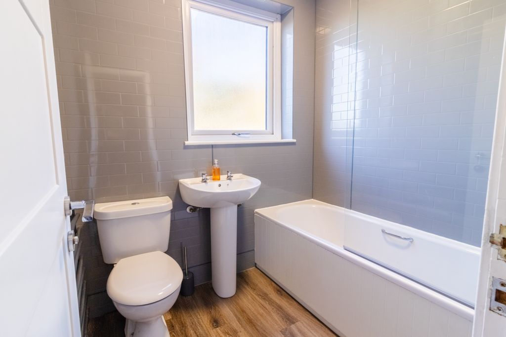 Property photo 3 of 28 Bathroom