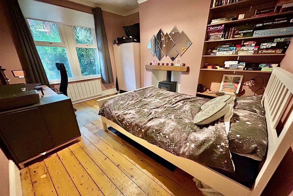 Property photo 2 of 20 Living Room